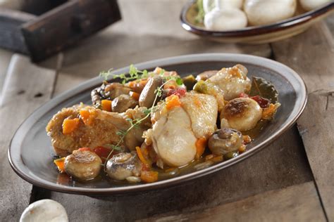 Ricas y fáciles de preparar: Receta de Muslos de pollo con setas y salsa de verduras ...