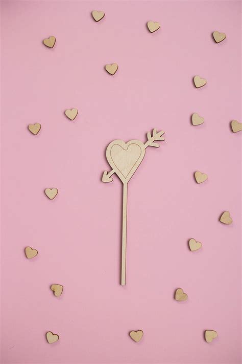Download Light Pink Heart Arrow Wallpaper