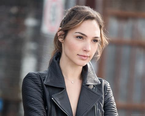 Gal gadot expressing support for israel and receiving mean replies is not a story anymore than man tosses something in air and it falls back to ground is. Gal Gadot Secures Her Next Role, Boards 'Criminal' | mxdwn ...