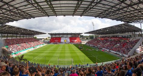 Historical grounds can be chosen as well. Erstes Testspiel bei Rot-Weiss Essen | bvb.de