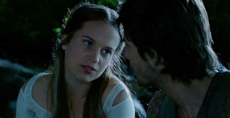 Seventh son squanders an excellent cast and some strange storyline ingredients, leaving audiences with one disappointingly dull fantasy production co: Alicia Vikander and Ben Barnes as Alice and Tom in Seventh Son ♡ | El septimo hijo, Pelis, Hijos