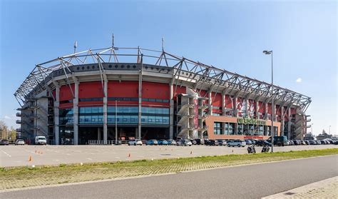 ɛfˈseː ˈtʋɛntə) is a dutch professional football club from the city of enschede. FC Twente zet voor; College kopt in! :: SP Enschede
