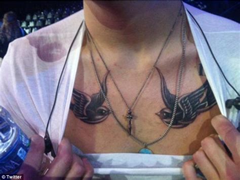Chest tattoos are quickly becoming some of the most popular tattoo ideas for guys. Harry Styles gets another tattoo as he reveals HUGE ...