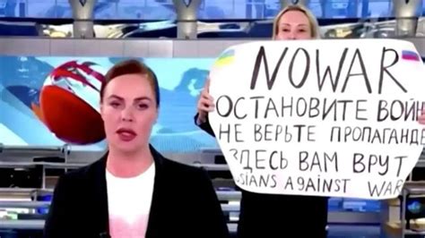 Russian Journalist Might End Up In Jail For Her Protest