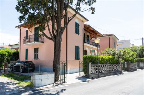 Gli appartamenti in affitto a cattolica presentano dimensioni molto eterogenee tra loro comprendendo sia piccoli e confortevoli monolocali sia alloggi tutti fattori che incidono naturalmente sul prezzo così come l'alta o la bassa stagione, la vicinanza al mare o la possibilità di usufruire di un posto auto. Appartamenti in Affitto Ameglia | Case Vacanza Fiumaretta