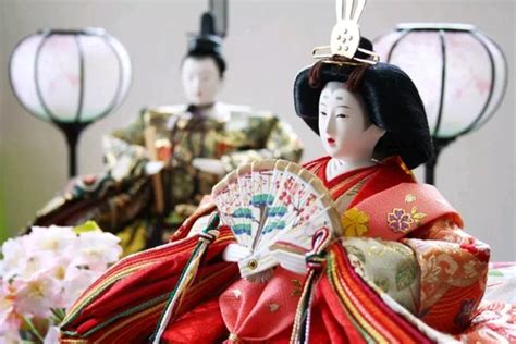 Mengapa Boneka Lebih Menarik Bagi Cowok Jepang Daripada Wanita Asli