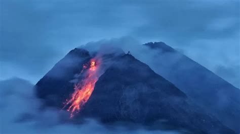 Kali Gunung Merapi Luncurkan Awan Pijar Hari Ini Berita Online Indonesia