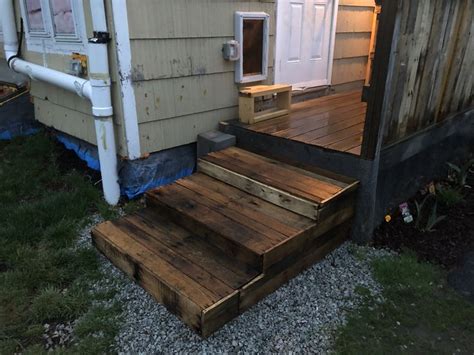 Pallet stairs in 2020 | Pallet stairs, Pallet projects easy, Backyard