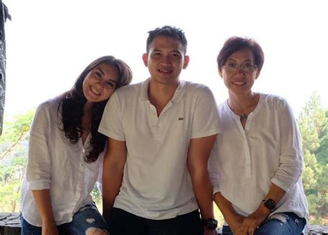 Yang unik, pada foto yang diunggah ciki ini, rezky aditya berkomentar punya gue!!!. Dekati Calon Mertua, Kapan Rezky Aditya Melamar Irish Bella?