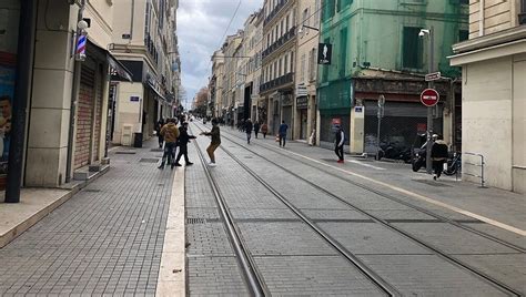 Not all shops in downtown Marseille are festive for Christmas – europe