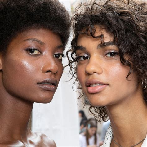 How To Pick The Right Bronzer For Darker Skin Tones According To The