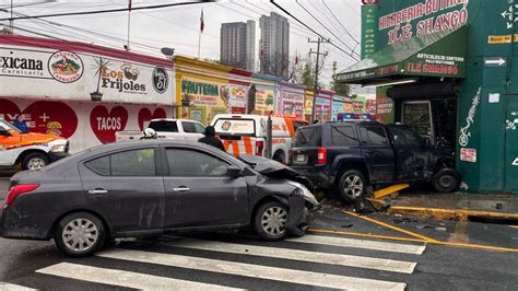 Conductor Choca Y Se Estrella Contra Un Negocio