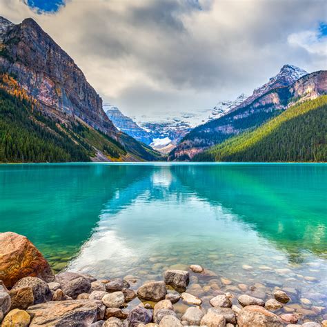 9 Reasons To Visit Canadas Gorgeous Lake Louise Lake Louise Canada
