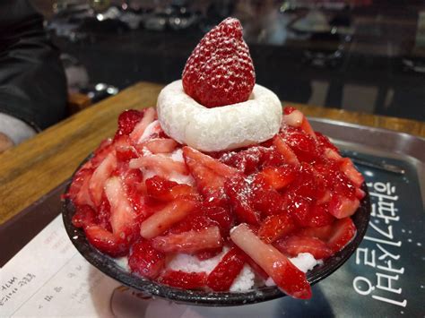 Strawberry Patbingsu Korean Shaved Ice Dessert • Rfood Food