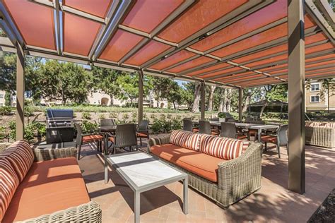 We offer efficiency apartments, 1 bedroom apartments and 2 bedroom apartments for rent in des moines, iowa. Apartment Photos & Videos - Las Palmas Apartments