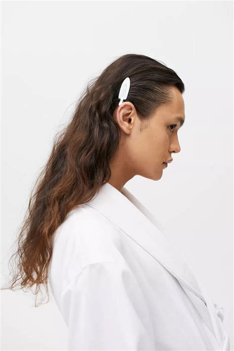 Urban Outfitters Crease Free Hair Clip Set 12 Style Essentials You Need To Dress Like Olivia