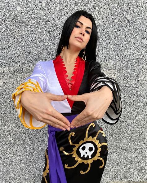 Boa Hancock Cosplayer Girl One Piece Cosplay Sari Costumes Cosplay Ideas Piecings