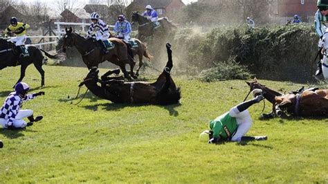 The 10 Worst Falls During The Grand National Horse Race My Scorz Blog