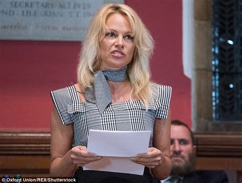 Pamela Anderson Slams Donald Trump For Groping Comments Daily Mail Online