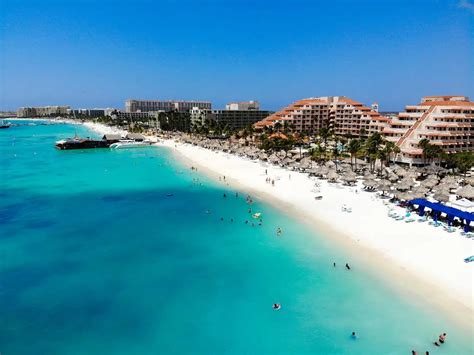 Palm Beach Auf Aruba Karibisch Lebhaft Und überfüllt Travelsicht