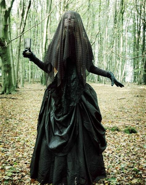 Chic Halloween Costume Ideas For A Gothic Beauty