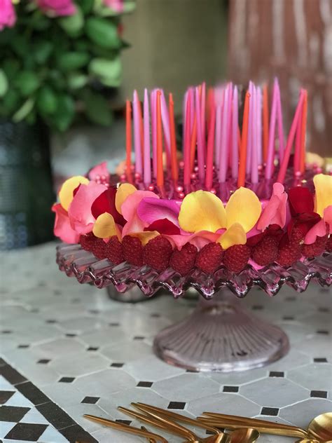 Moussekage med passionsfrugt og hindbær (Mascha Vangs kage, 40 år ...