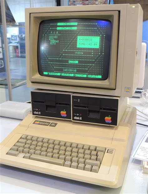 Apple Iie Vintage Computer 1983 Apple Iie Running Apple Do Flickr