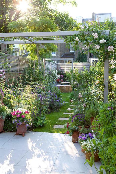 Jul 30, 2021 · une rocaille est un jardin minéral, au sol pauvre mais profond sous une exposition très ensoleillée. Petit jardin : 8 aménagements repérés sur Pinterest | Petits jardins, Aménager petit jardin ...