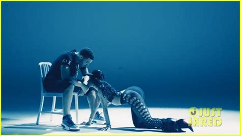 Nicki Minaj Gives A Lap Dance To Drake In Anaconda Music Video Watch Now Photo 3179395