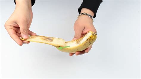 كيفية تقشير الموز