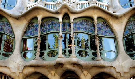 Antoni Gaudi Biography Sagrada Familia Works Buildings Style