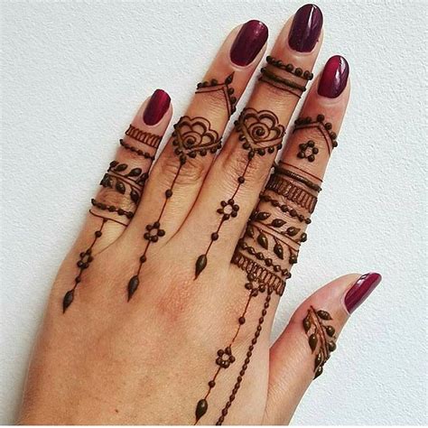 Unlike other designs we've seen before, this one goes all in to cover the tips of the fingers. Pin by HennaVation on Mehendi Designs... | Finger tattoos ...