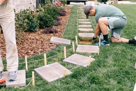 How To Lay A Stepping Stone Path Style Souffle In 2020 Stepping