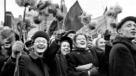 Дан Октобарске револуције: како је совјетски народ славио свој главни ...
