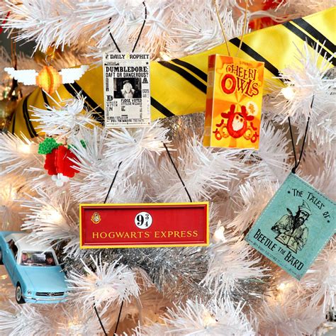 #28 innovative lighted diy always patronus glass bottle. DIY Harry Potter Christmas Tree | Harry potter christmas tree, Harry potter christmas, Harry ...