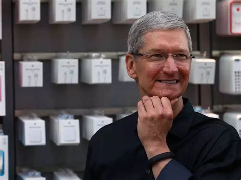 Top Apple Execs Sold 143 Million Of Their Stock Right Before Aapl
