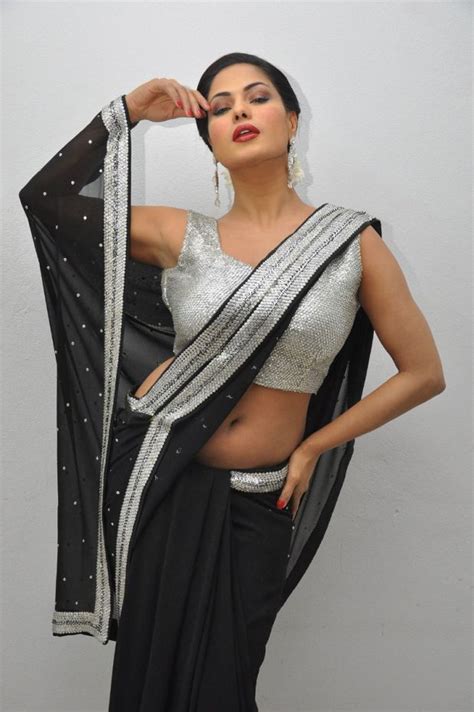 Southflakes Veena Malik Sexposing In Saree