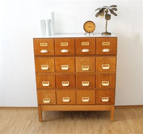 Vintage apothekerschrank aus den 1950er jahren im industriedesign. Vintage Kommoden - vintage Schubladenschrank ...