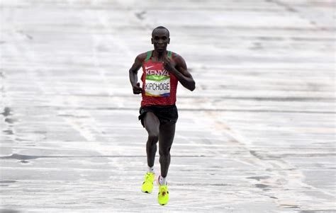 News Eliud Kipchoge Fully Behind Nikes Breaking2 Project