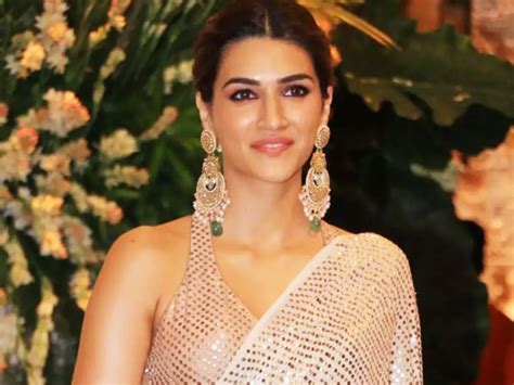 Kriti Sanon Looks Gorgeous In Pastel Blue Hand Embriodery Saree And Pink Color Floral Print