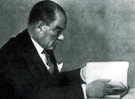 Mustafa bıyıkoğlu'nun cenazesi bugün saat 16.30'da ulu mezarlık'ta kılınan cenaze namazının ardından defnedildi. Mustafa Kemal Atatürk Resim Galerisi