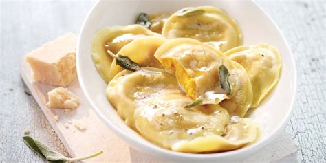 Ravioli met pompoen en salieboter Ravioli Veggie Recipes Pasta