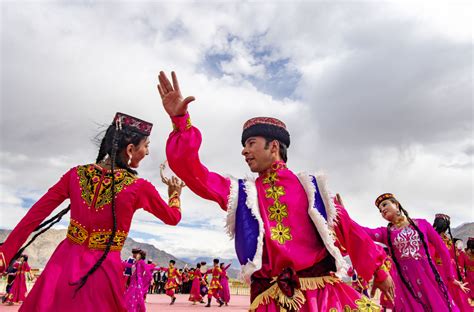 Tajik ethnic people ready to hit new heights
