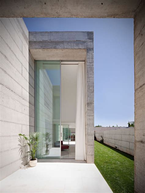 House In Moreira by Phyd Arquitectura (4) | Arquitectura, Cortinas minimalistas, Arquitectura ...