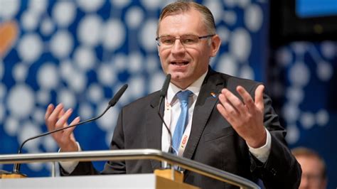 Ein rezept für eine trendwende trauen ihm politologen im gespräch mit. CDU Baden-Württemberg - Landesparteitag Weingarten | CDU ...