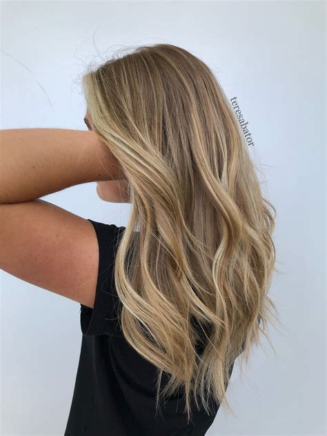 Natural Blonde Highlights Source By Oliviagracepres Honey Blonde Hair Blonde Hair With