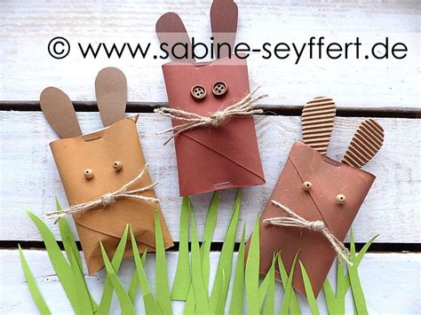 Niedliche winterhasen, mit schal und. DIY Bastelidee für Kinder: Geschenkverpackung zu Ostern „Osterhase" - Bastelspaß mit Klorollen ...