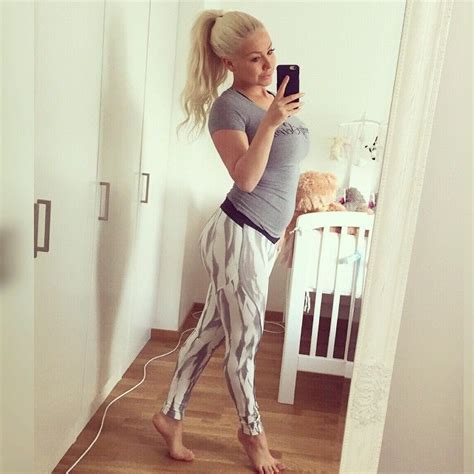 Amanda Bredén On Instagram “its Leg Day 🙏😍 Fitmom Squat Legday