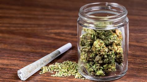 1 pound (lb) is equal to 16 ounces (oz). How Many Grams Are In A Pound Of Weed? - CBD Magnates