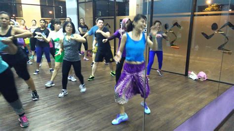 Únete al club de fitness mas grande del mundo, donde cuatro millones de miembros, cada día transforman sus vidas en nuestros gyms, siendo mas saludables y viviendo experiencias únicas e inolvidables. Zumba Fitness Malaysia - 6am by ZIN Sasa - YouTube